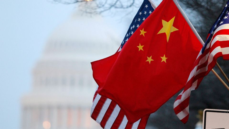 الصين تفرض عقوبات على 4 مسؤولين أمريكيين