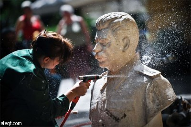 جورجيا تعيد نصب تمثال ستالين البرونزي في مسقط رأسه