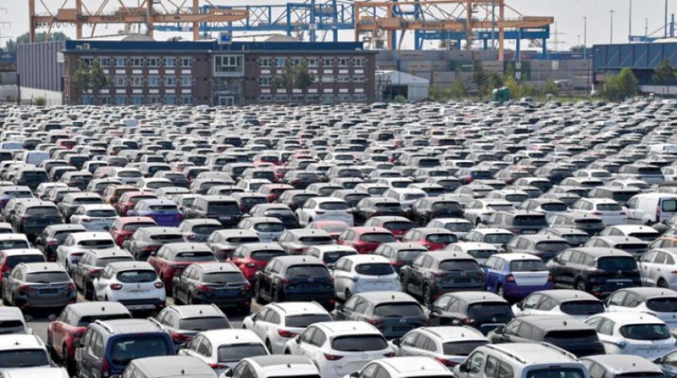 واشنطن تهدد بفرض رسوم جمركية على السيارات الأوروبية