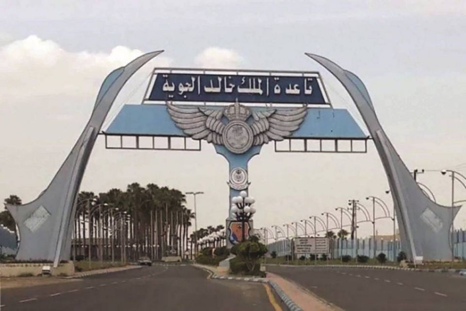 الحوثيون يعلنون قصف «هدف حساس» في قاعدة الملك خالد الجوية بالسعودية