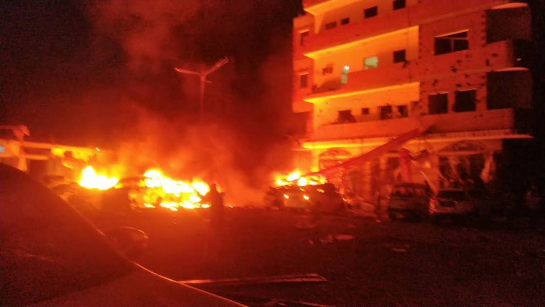 انفجار عنيف بمطار عدن الدولي يخلف قتلى وجرحى