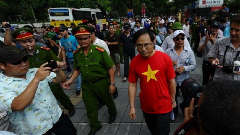 الصين تجلي أكثر من 3 آلاف من مواطنيها بعد أعمال الشغب الدامية في فيتنام