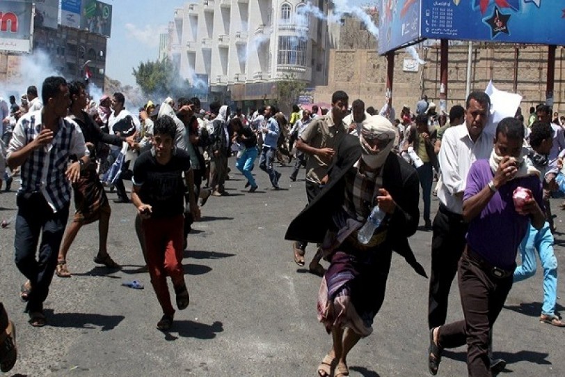 الاشتراكي اليمني يطرح مبادرة لوقف القتال في اليمن.. والمعارك تشتد بعدن