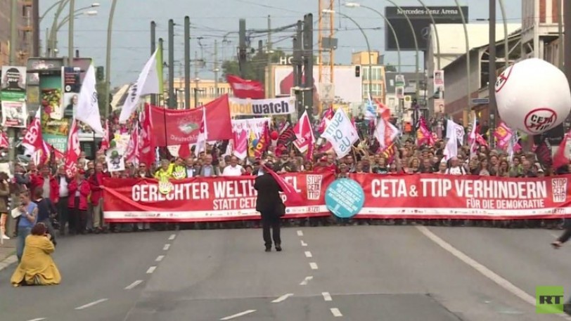 أكثر من 100 ألف متظاهر ألماني ضد اتفاقية TTIP مع واشنطن