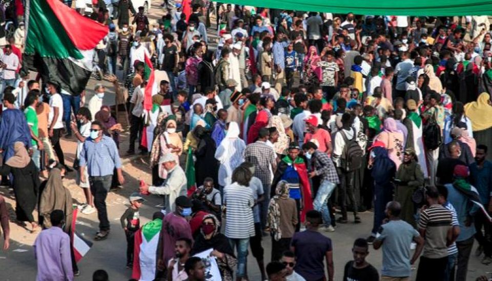 الموجة العاشرة من احتجاجات السودان وسط تشديد أمني وقطع للإنترنت