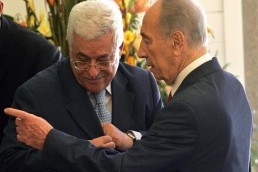 مفاوضات سرية بين عباس وبيريز.. يطيحها نتنياهو
