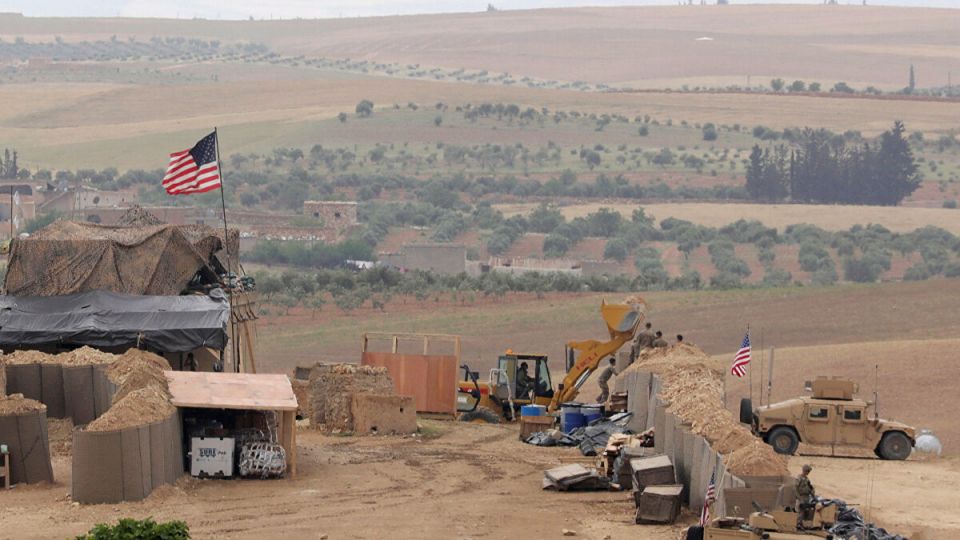 استهداف قاعدة لقوات الاحتلال الأمريكي بعد عدوانها على مناطق سورية وعراقية