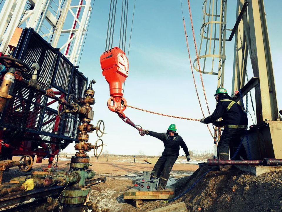 روسيا: ينبغي استمرار خفوضات إنتاج النفط