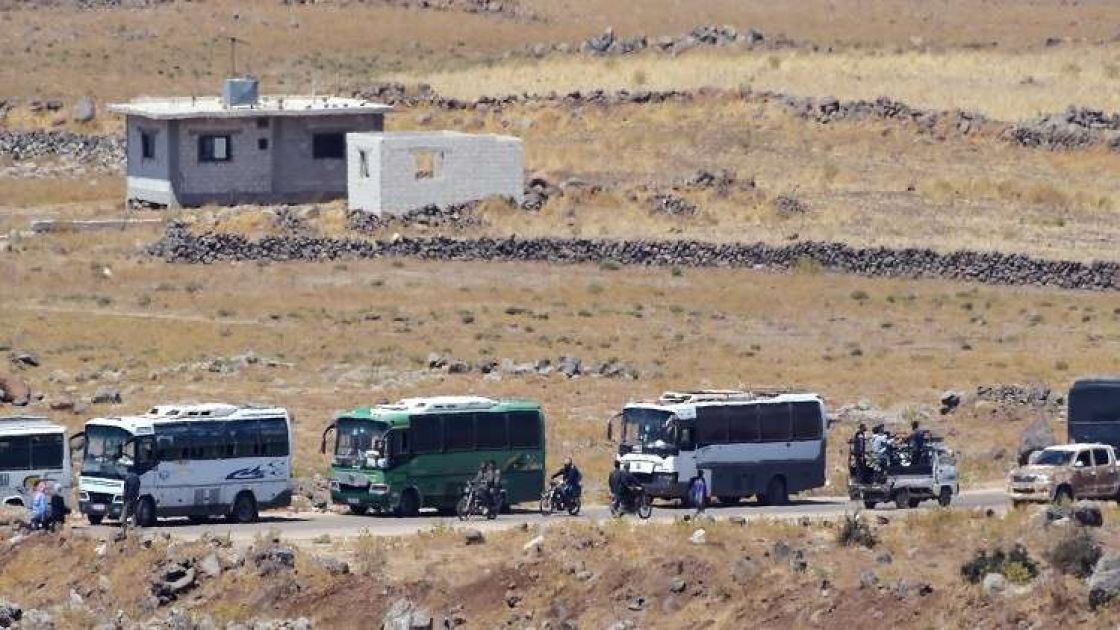 خروج 55 حافلة تقل مسلحين وعوائلهم من ريف القنيطرة