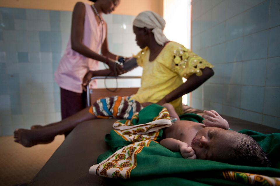 وفيات الأطفال بإفريقيا المنهوبة أكثر 15 مرة من أوروبا وأمريكا الشمالية