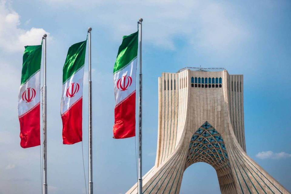 طهران ترد على قرار البنتاغون بإعادة حاملة الطائرات «مينيتز» إلى الخدمة في مياه الخليج