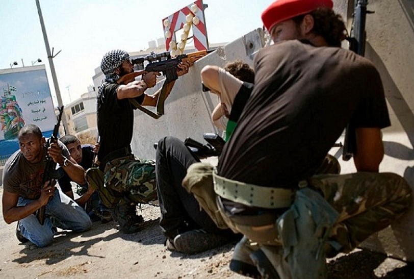 تجدد القتال في بنغازي ومظاهرات بطرابلس