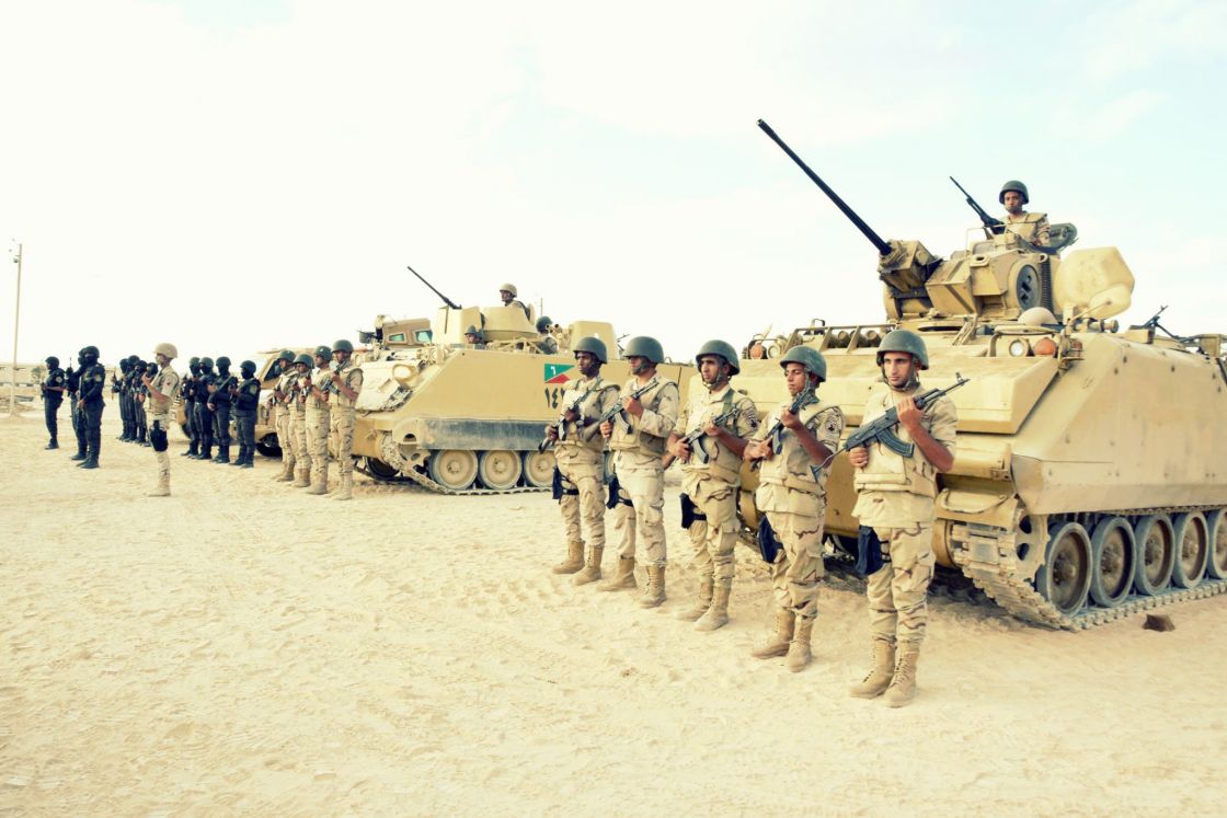 مصر تعيد تنظيم الجيش الليبي على أراضيها