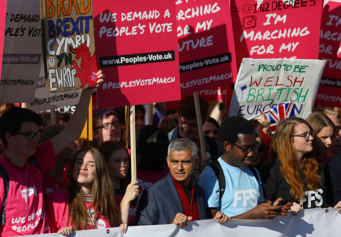 متظاهرون بريطانيون يطالبون باستفتاء جديد