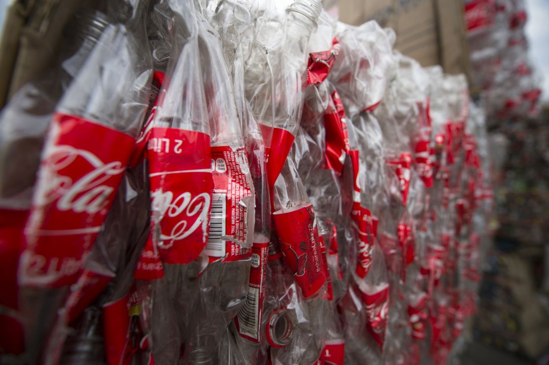 كوكا كولا أسوأ شركة لتلوث البلاستيك