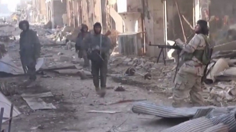 داعش يقتل 280 شخصا على الأقل في مدينة دير الزور شمال شرق سوريا