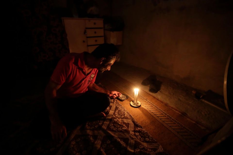 سؤال «بسيط» في بداية 2024: لماذا لا توجد كهرباء في سورية؟