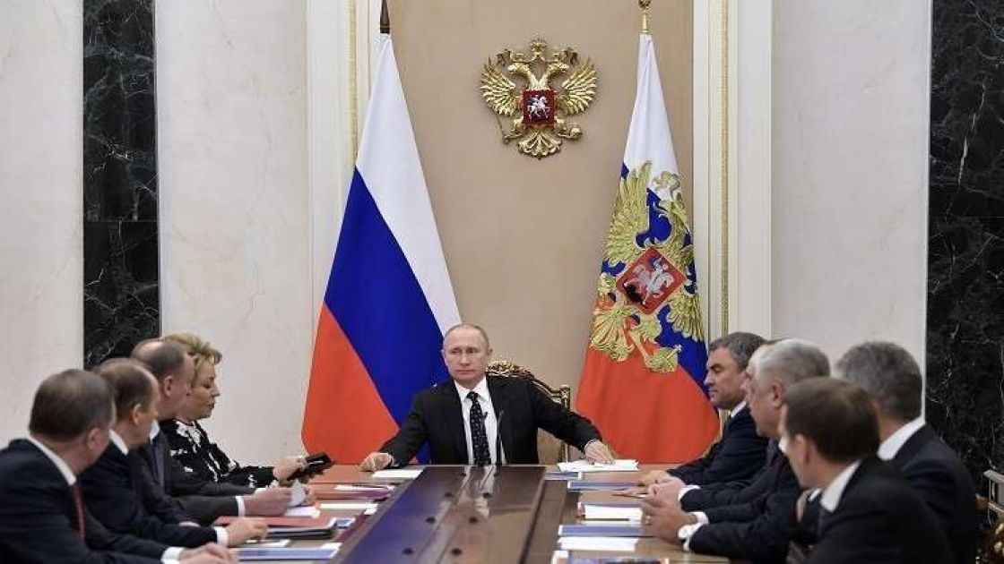 بوتين يعقد اجتماعا طارئا لمجلس الأمن الروسي لبحث الوضع في سورية