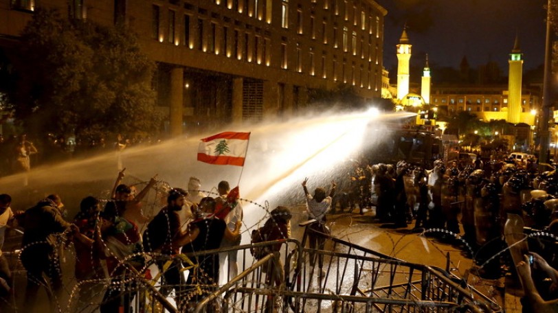 مواجهات واعتقالات خلال تظاهرة احتجاجية في وسط بيروت