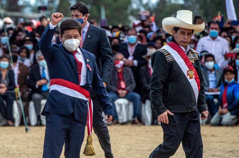 رئيس البيرو يعلن استقالة الحكومة بعد نحو شهرين من عمرها