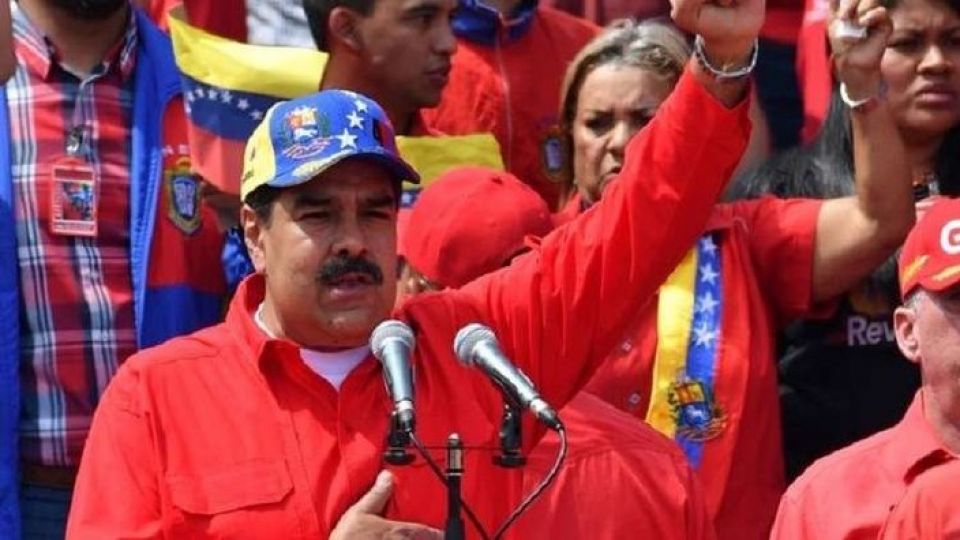 مادورو يعلن قطع العلاقات مع كولومبيا