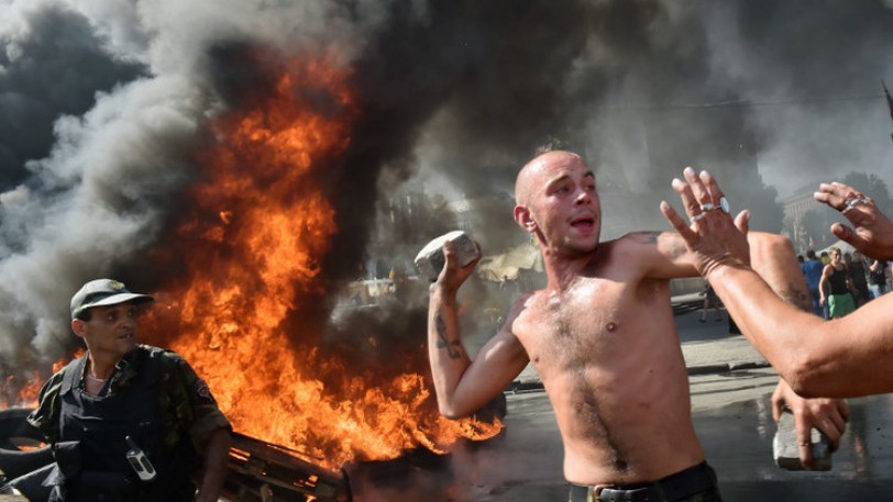 اشتباكات في وسط كييف إثر محاولة السلطات إزالة متاريس