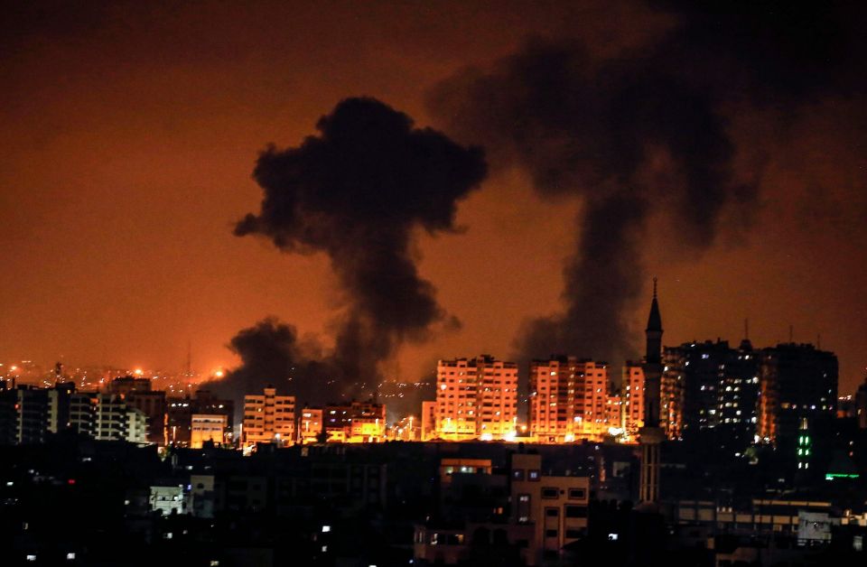 طيران الاحتلال يقصف مواقع في غزة لليوم الثالث