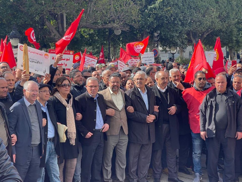 اتحاد الشغل التونسي يتظاهر رفضا لاستهداف العمل النقابي