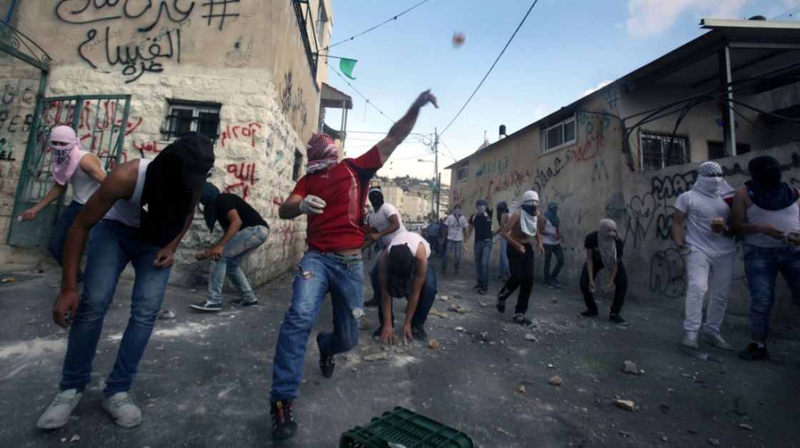 القدس تطرق جدران الضفة المحتلة بعنف