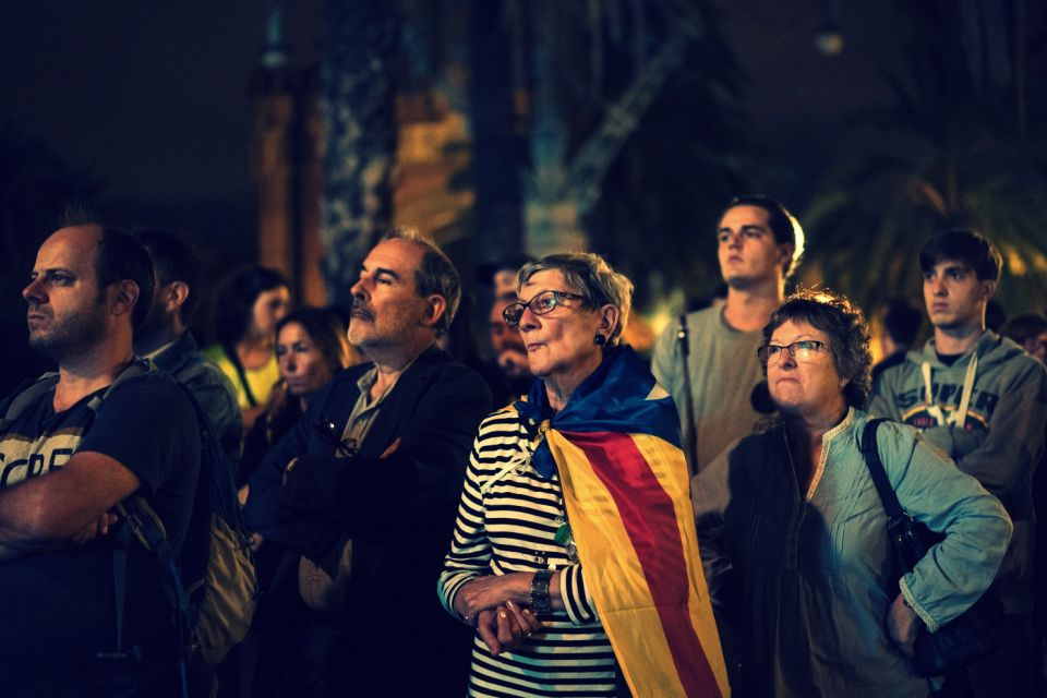 أعلن برلمان كتالونيا الانفصال عن إسبانيا من طرف واحد، عقب تصويت سري جرى اليوم