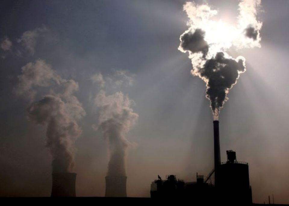 الاتحاد الأوروبي يفاقم أزمته بيديه بالمضاربة «الخضراء» في «بورصة الانبعاثات»