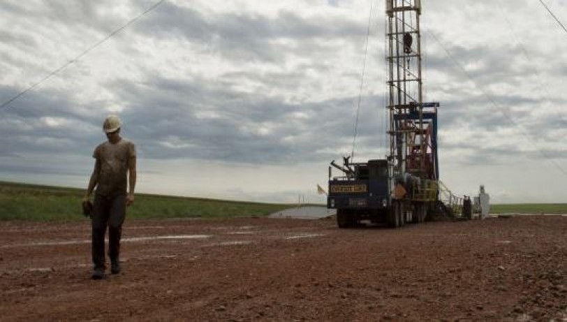 انهيار أسعار النفط: هل وقعت واشنطن في فخ النفط الذي نصبته للآخرين؟