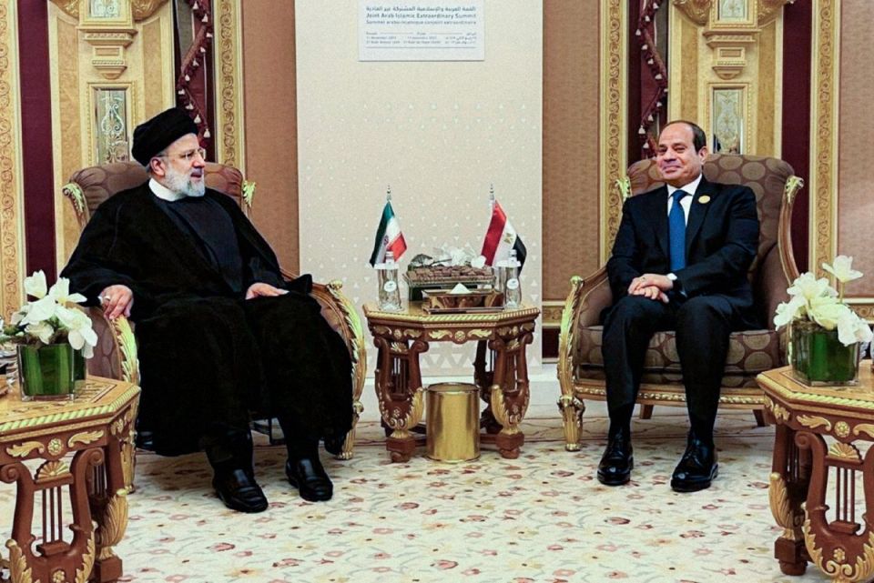 رئيسا مصر وإيران يتفقان على إنهاء خلافات البلدين بالكامل ويناقشان تطورات فلسطين