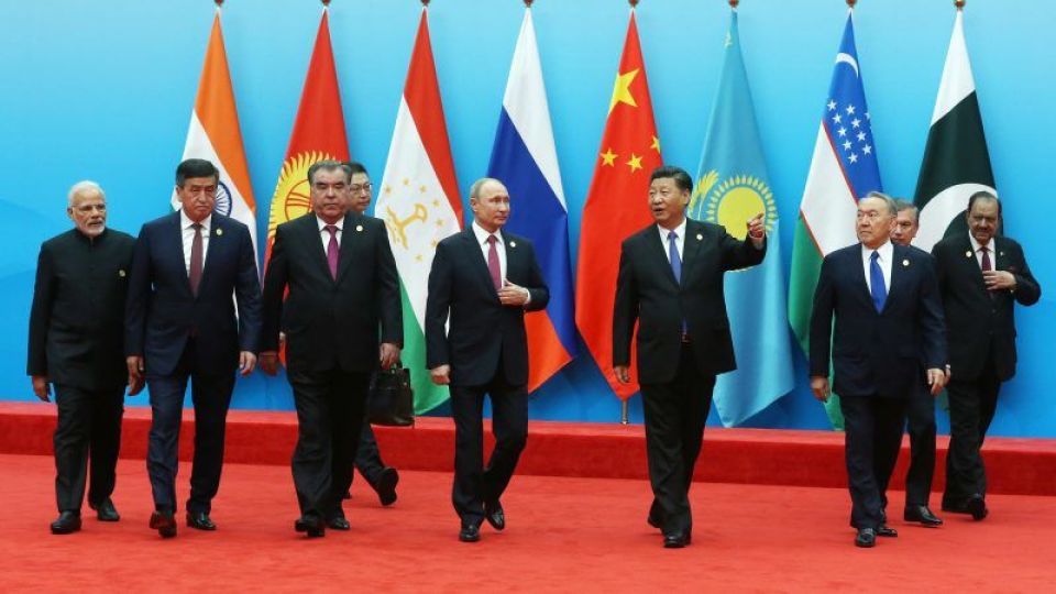 روسيا تدعو منظمة شنغهاي للتعاون لاستبدال الدولار بعملات وطنية في التجارة