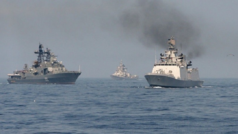 انطلاق مناورات بحرية روسية هندية