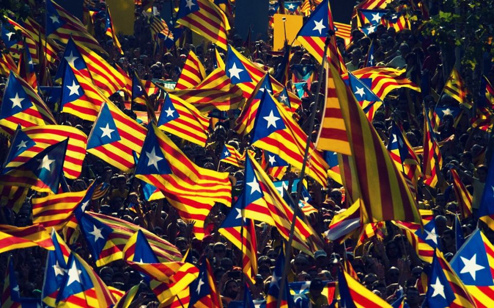 وتحاول الحكومة الكاتالونية تنظيم استفتاء يوم 1/تشرين الأول على الانفصال عن إسبانيا.