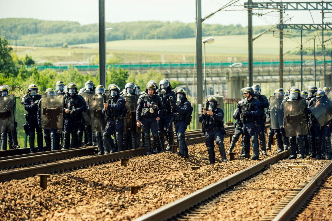 عمال السكك الفرنسيين ينضمون إلى التظاهرات