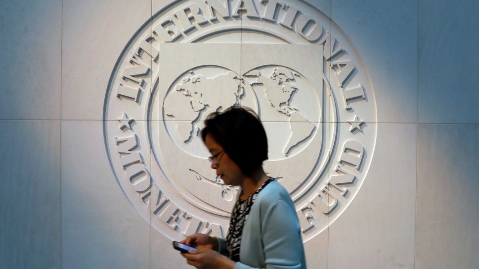 صندوق النقد الدولي يتوقّع شتاءً رأسمالياً مُظلِماً، متذرّعاً بسلالة كورونا الجديدة