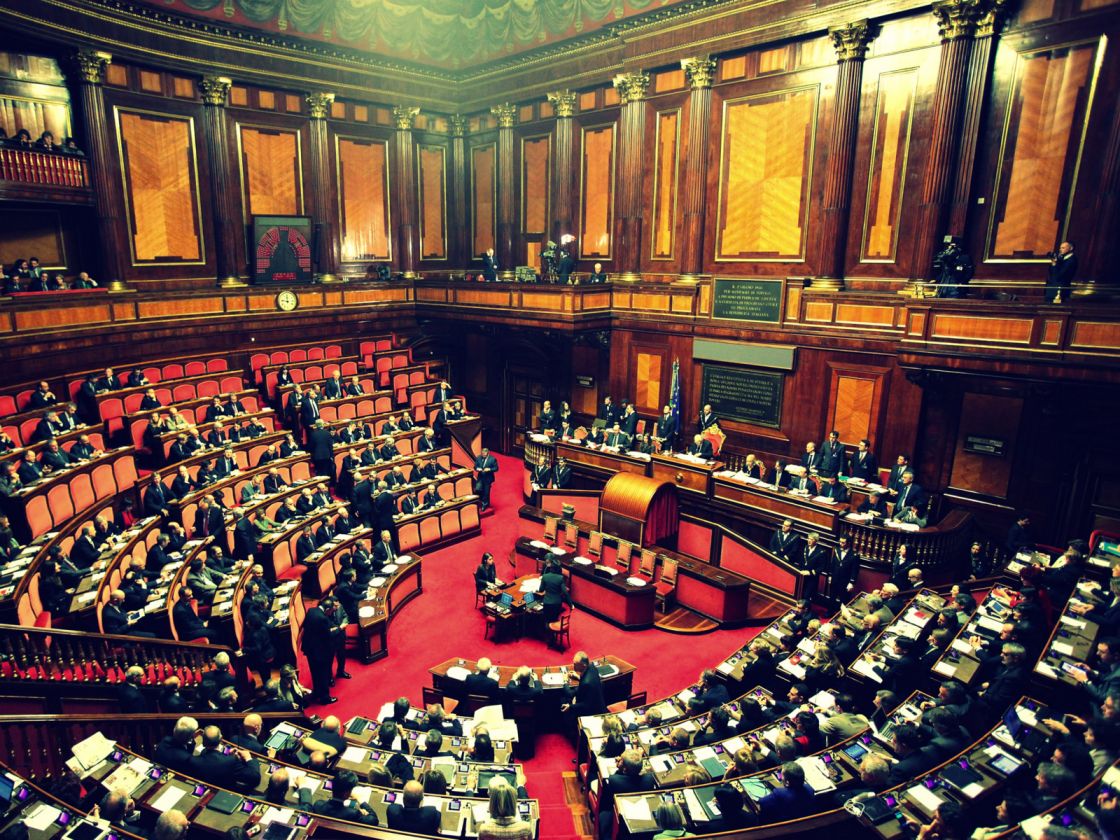 الرئيس الإيطالي يحل البرلمان تمهيداً للانتخابات التشريعية