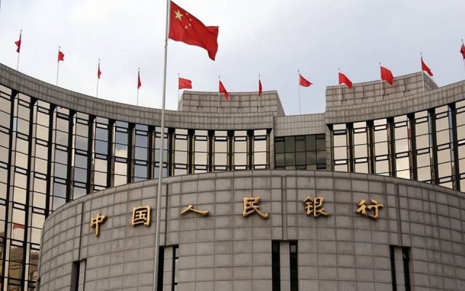 المركزي الصيني يخفض قيمة اليوان أمام الدولار