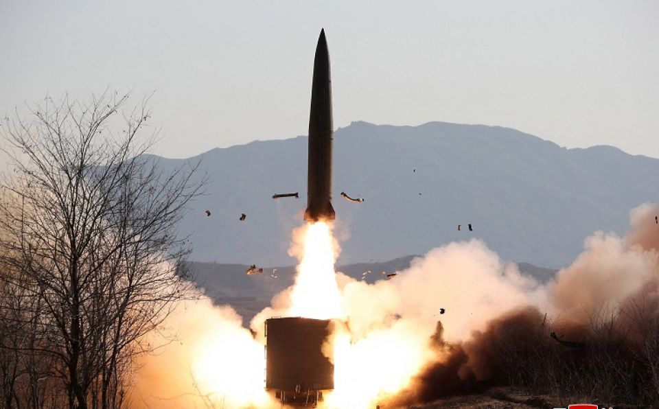كوريا الشمالية تطلق صاروخين جديدين باتجاه بحر اليابان صباح اليوم