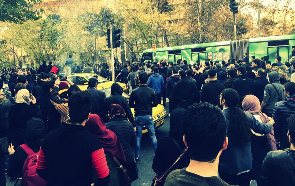 روحاني: مطالب الإيرانيين ليست فقط اقتصادية