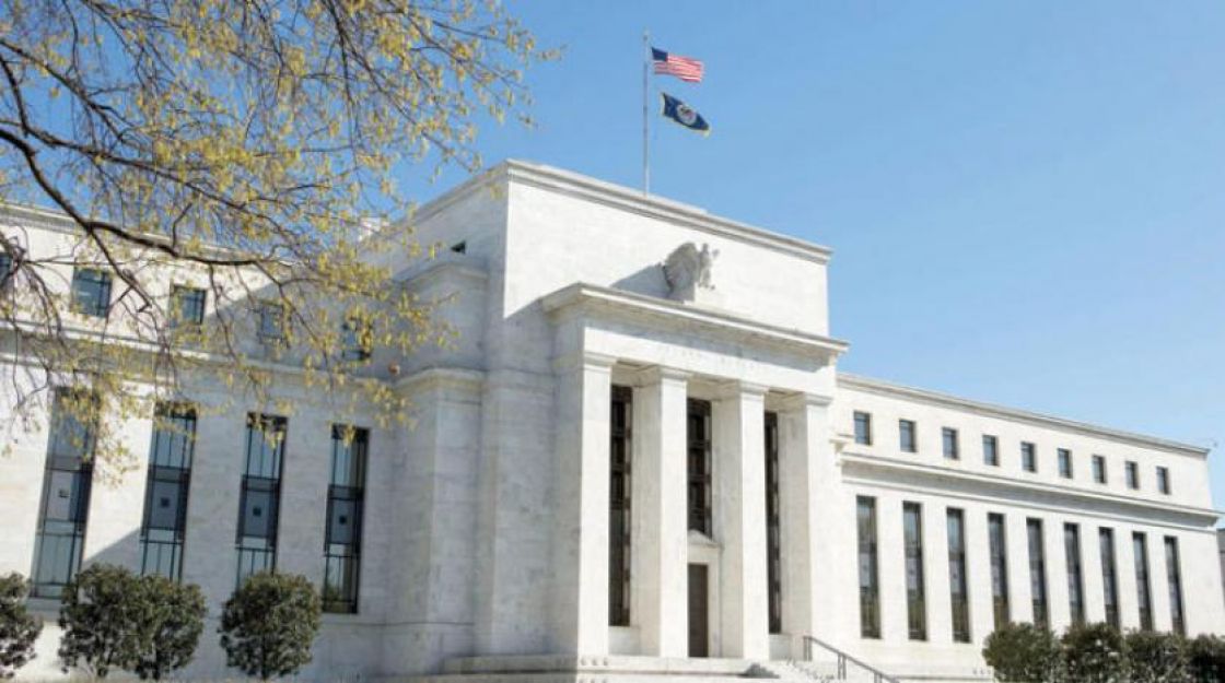 «الفيدرالي» يحذر من أثر الرسوم الجمركية على الاقتصاد الأميركي