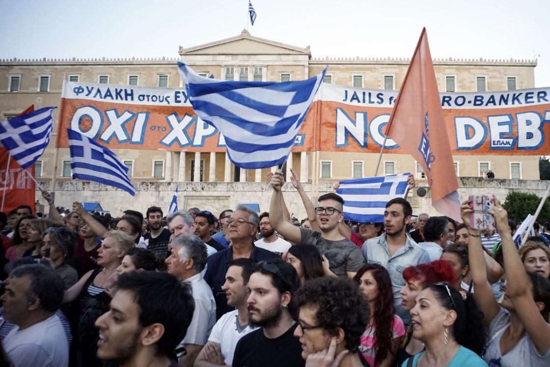 الاتحاد الأوروبي لا ينهي الأزمة اليونانية بل ينهي اليونان