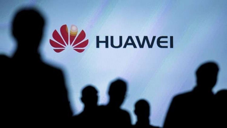 الصين تنتقم لـ Huawei وتحظر بيع آيفون