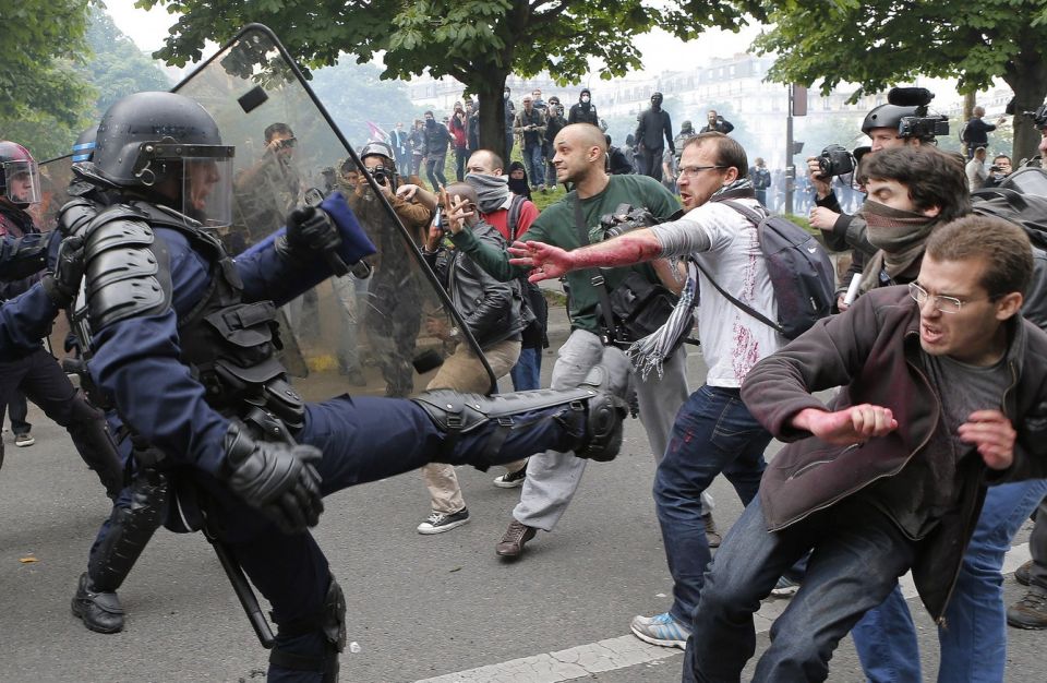 اعتقال أكثر من 100 محتج في باريس