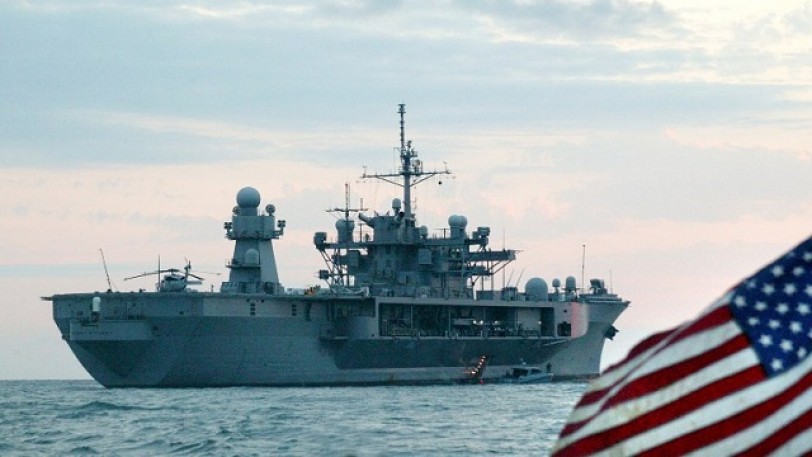 طراد أمريكي حامل للصواريخ يدخل البحر الأسود