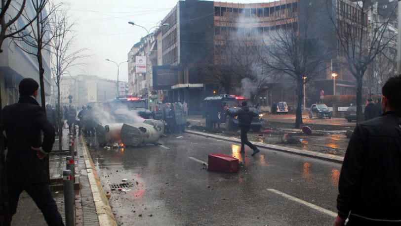 80 جريحا في مواجهات عنيفة بين الشرطة ومحتجين في كوسوفو