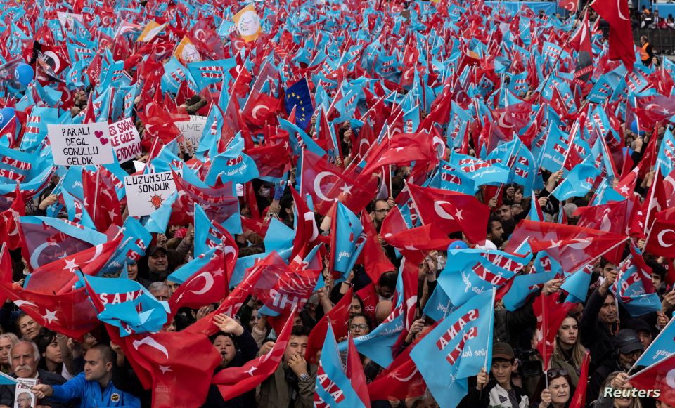 تحالف أردوغان يفوز بغالبية مقاعد البرلمان