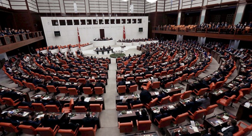 «الشعوب الديمقراطي» يعلق عمله بالبرلمان التركي